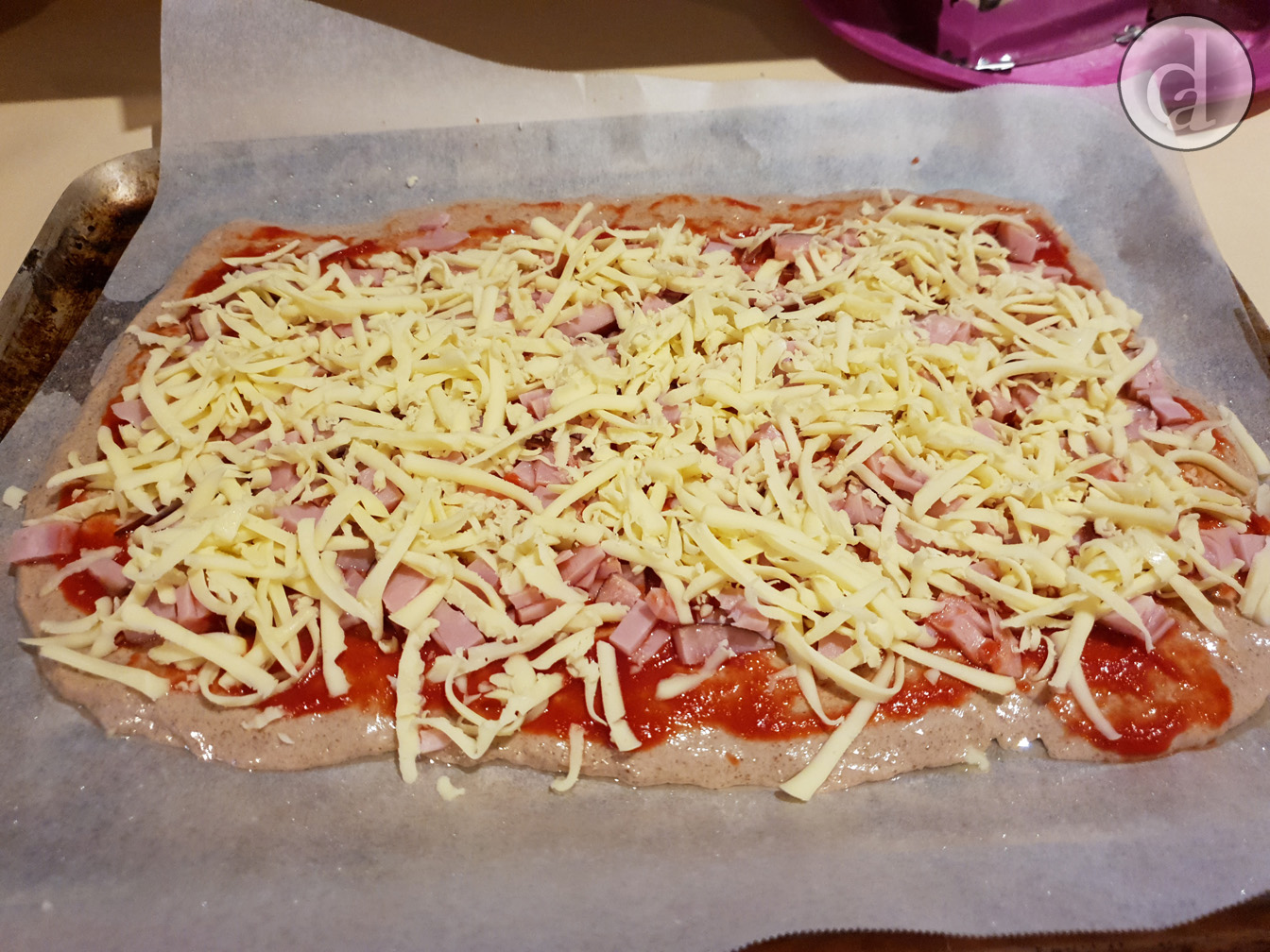 Passata, ham & mozzarella cheese
